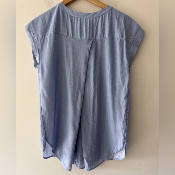 NEW!! Loft Blue and White Sleeveless Button Down Blouse - Picture 5 of 8